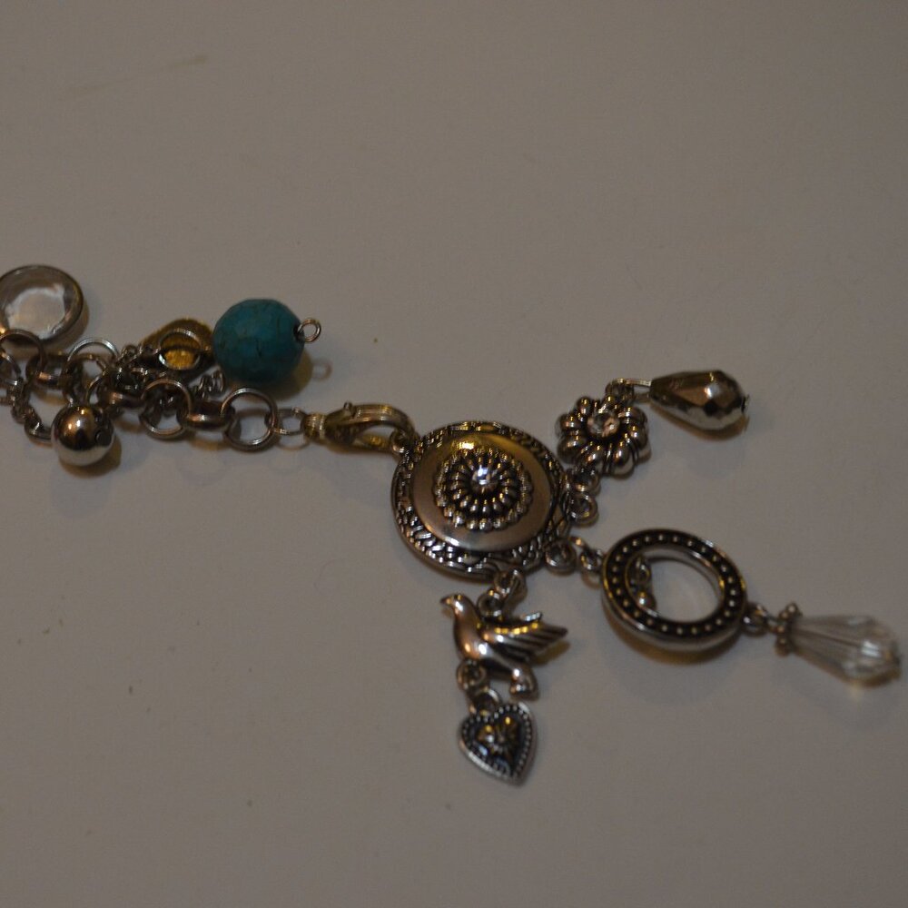 Key Chain Silverton White Blue Pendants Charms Beads Acrylic Glass Metal 7.5'